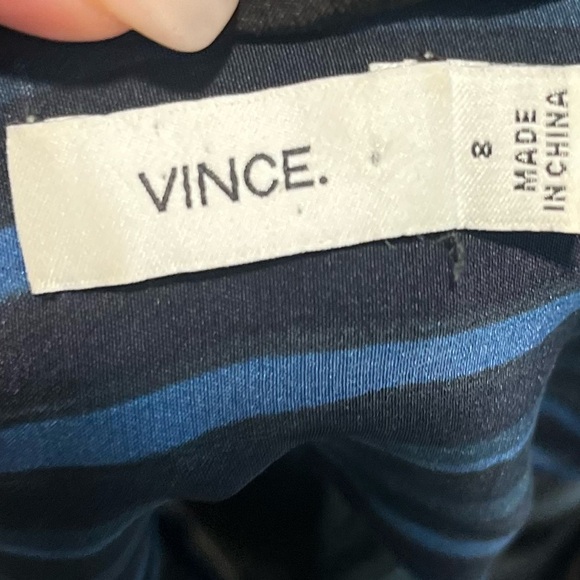 Vince. Silk blue size 8 or medium top fancy professional casual wear - Picture 4 of 4